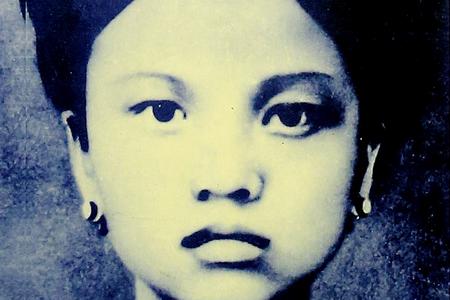 Đồng chí Nguyễn Thị Minh Khai, giao liên của Bác Hồ và là cơ sở Đảng ở nước ngoài, phụ trách giao thông tại văn phòng chi nhánh Ban Phương Đông ở Hồng Kông - Trung Quốc thuộc Quốc tế cộng sản từ năm 1930 -1932.