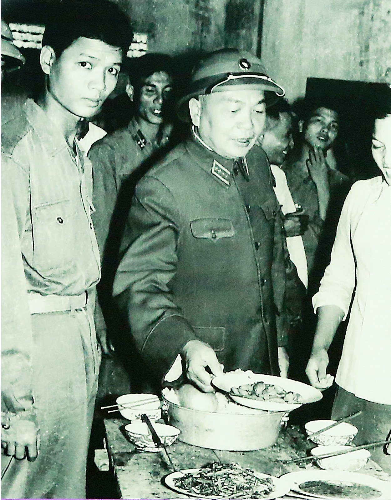 Đại tướng Võ Nguyên Giáp, Bộ trưởng  Bộ Quốc phòng kiểm tra công tác hậu cần của Bộ đội Thông tin liên lạc, năm 1972