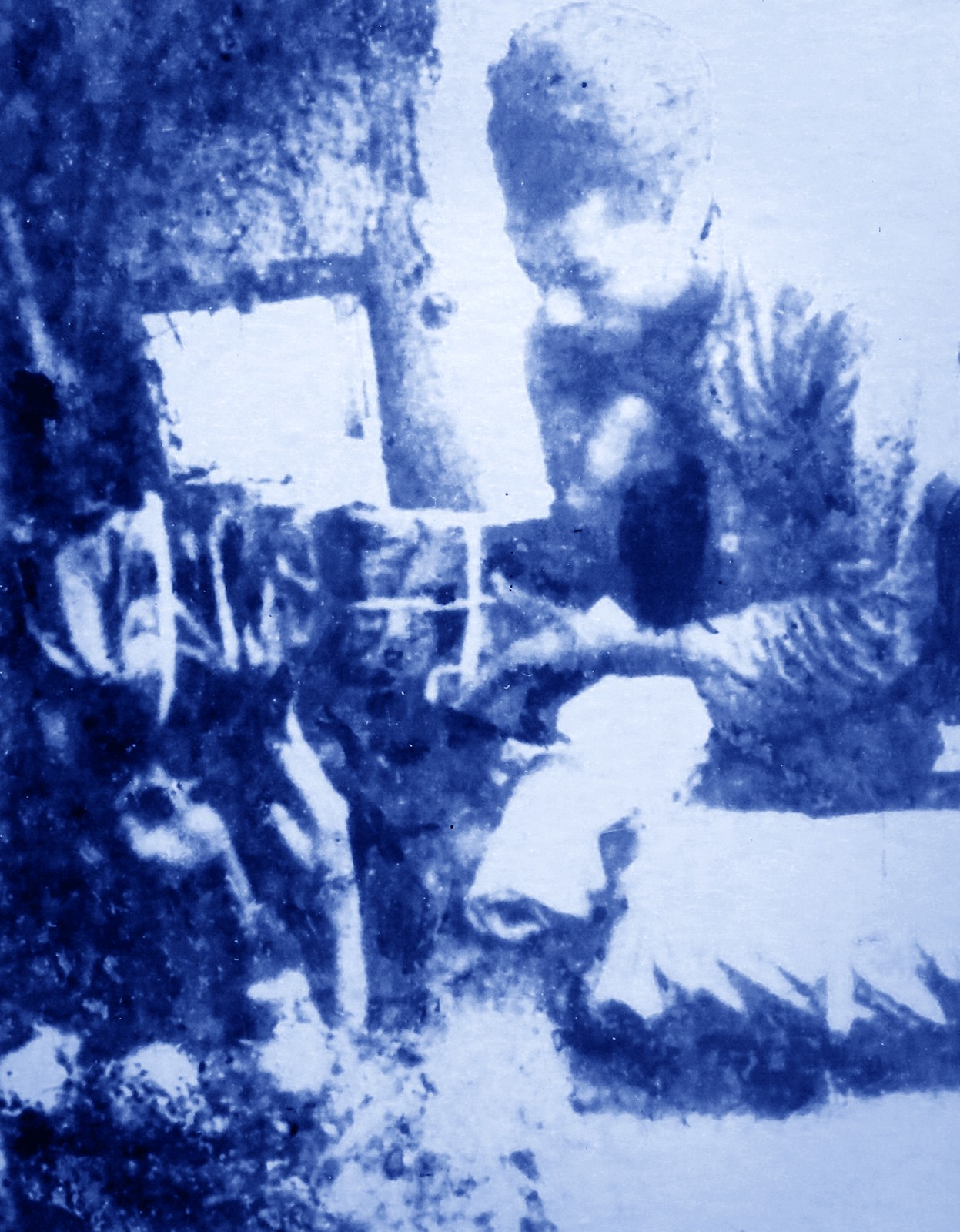 Các chiến sĩ quân bưu cất dấu tài liệu tại xóm Bắc, Thái Nguyên, năm 1947