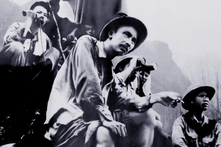 Thông tin liên lạc phục vụ Chủ tịch Hồ Chí Minh trên đài quan sát trận Đông Khê, Chiến dịch Biên Giới, năm 1950