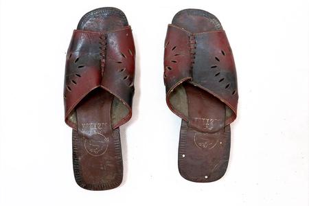 Đôi dép Săm-pô, đồng chí Hồ Thị Vân - giao liên Đại đội 3, Trung đoàn 26, tỉnh đội Quảng Nam - Đà Nẵng sử dụng chuyển công văn, tài liệu (1968-1971).